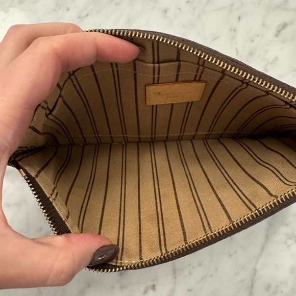 Louis Vuitton Monogram Neverfull Pouch - Picture 5 of 8
